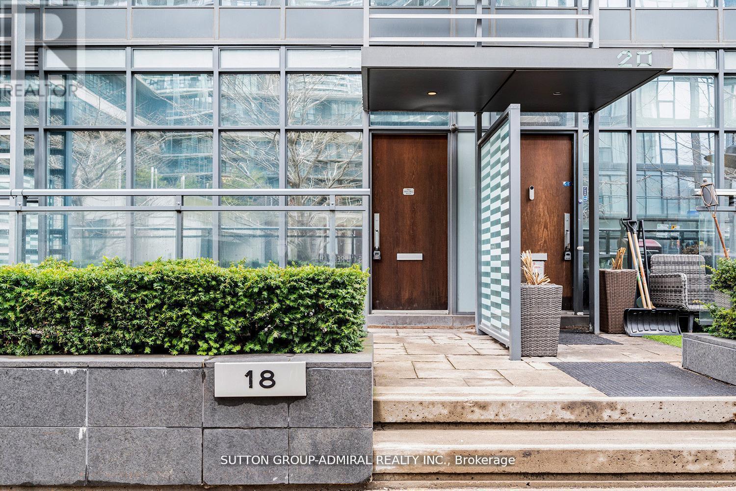 Townhouse at G20 - 18 CAPREOL COURT, Toronto
