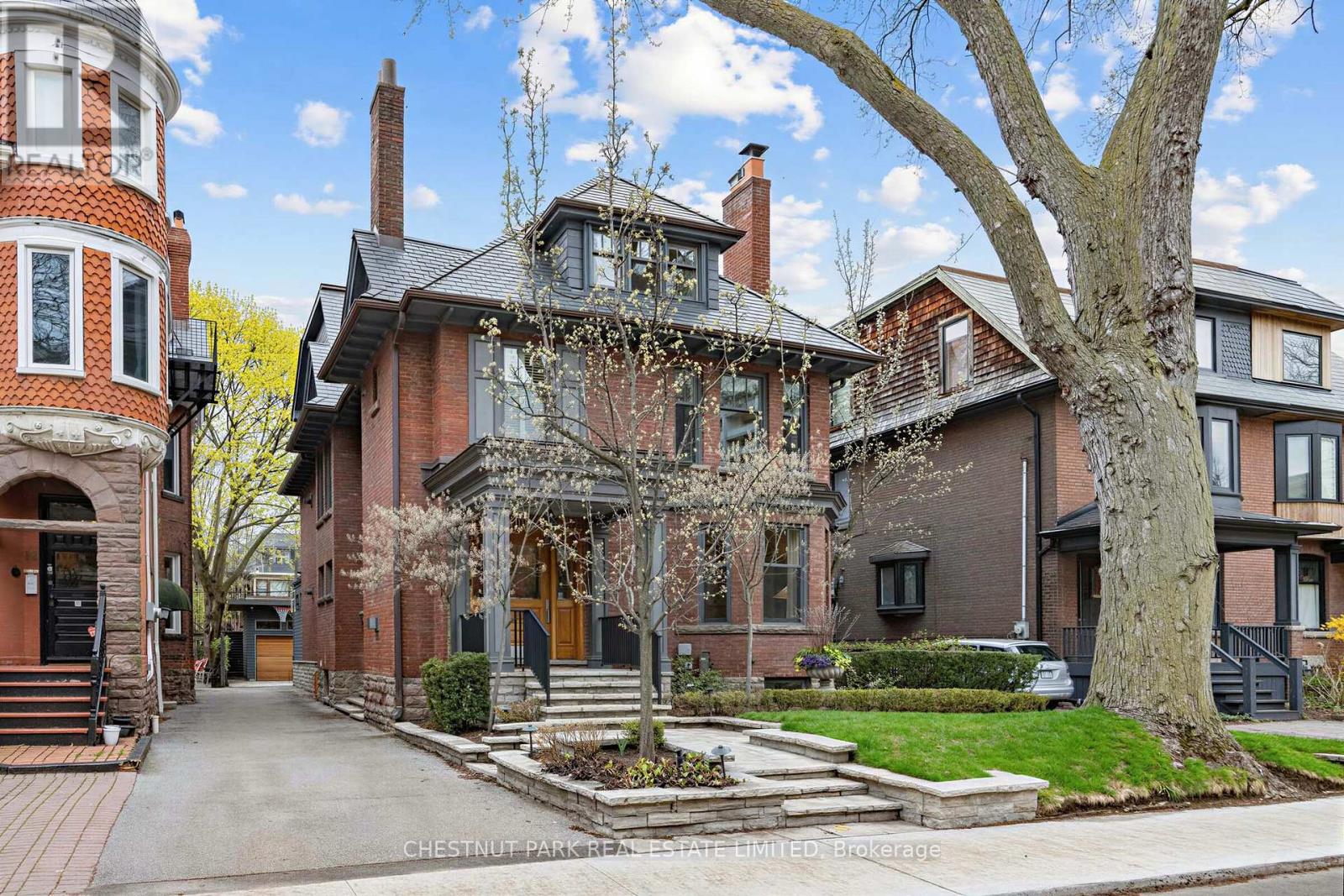 Detached at 94 WALMER ROAD, Toronto (Annex)
