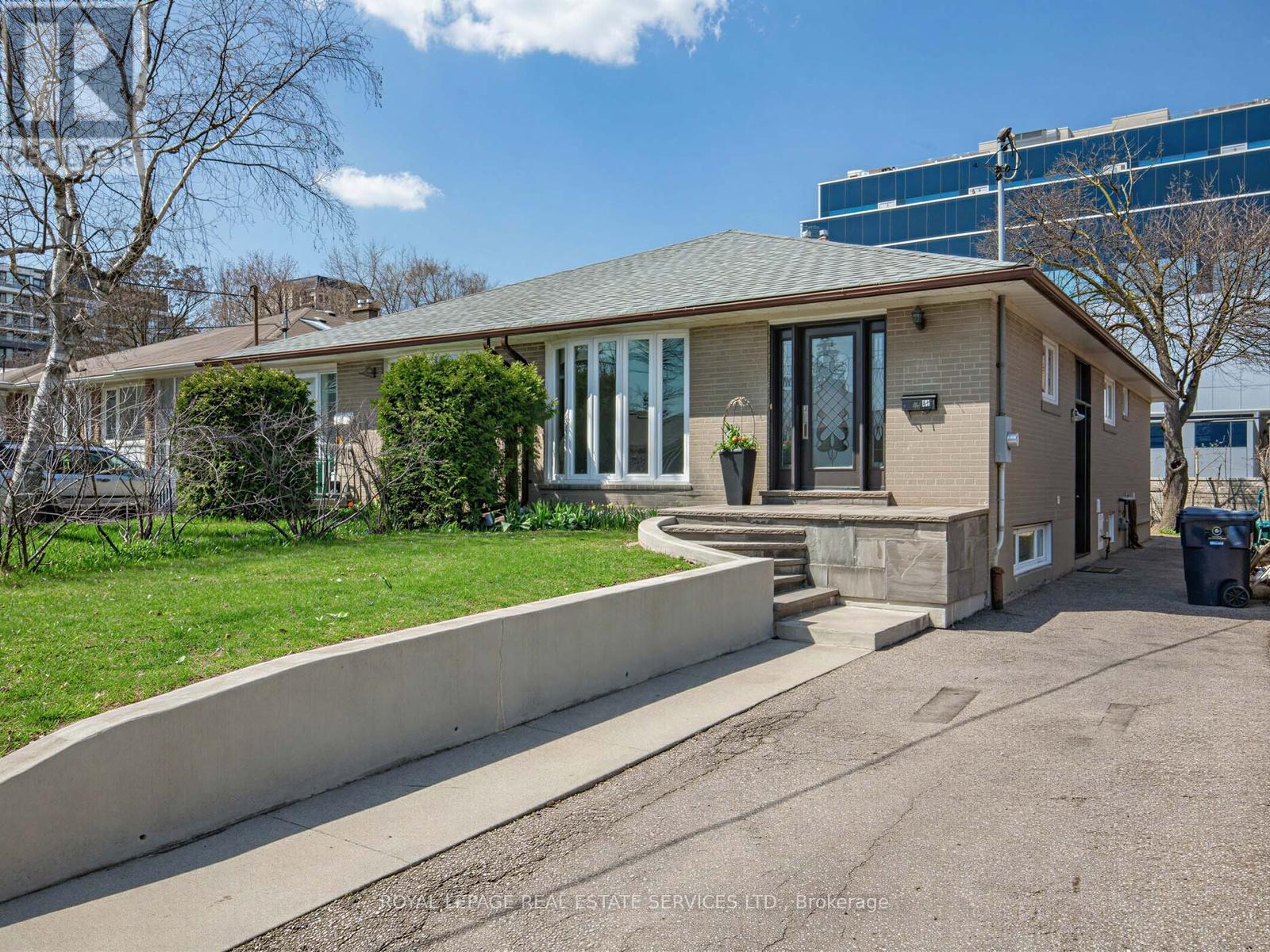 Semi-Detached/Link at 44 CARACAS ROAD, Toronto (Bayview Village)
