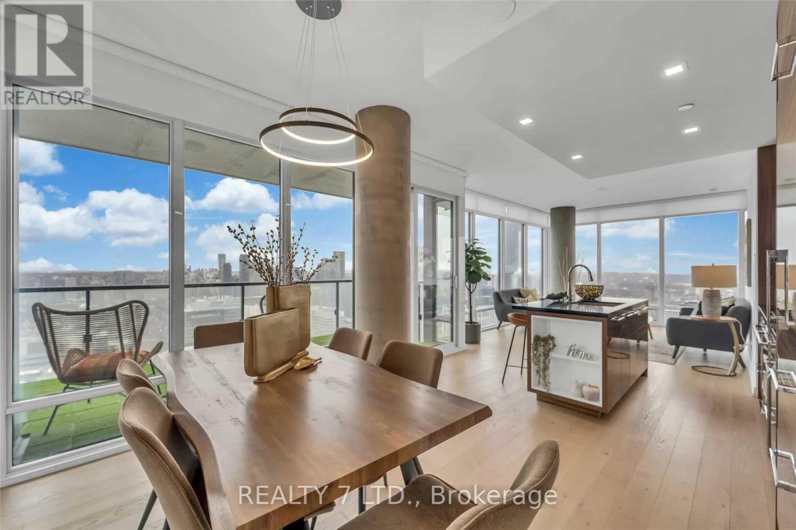 Apartment at 3902 - 488 UNIVERSITY AVENUE, Toronto (University)