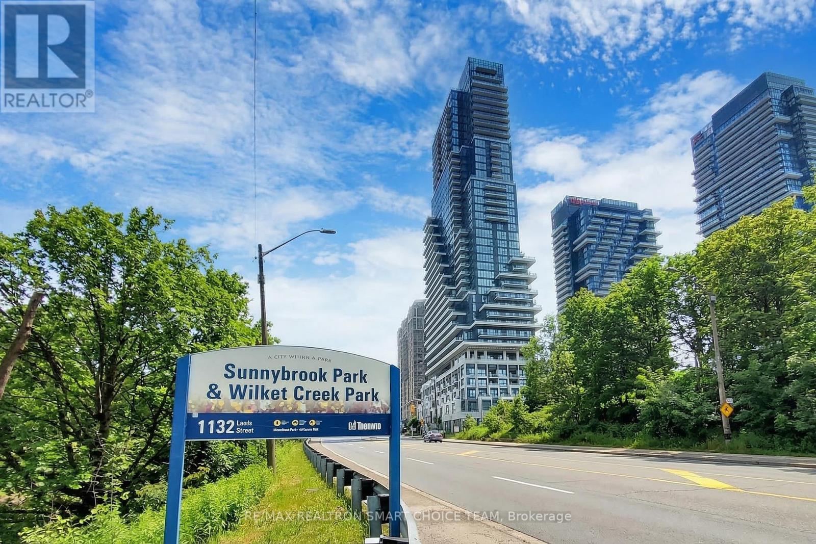 Apartment at 212 - 10 INN ON THE PARK DRIVE, Toronto (Banbury-Don Mills)