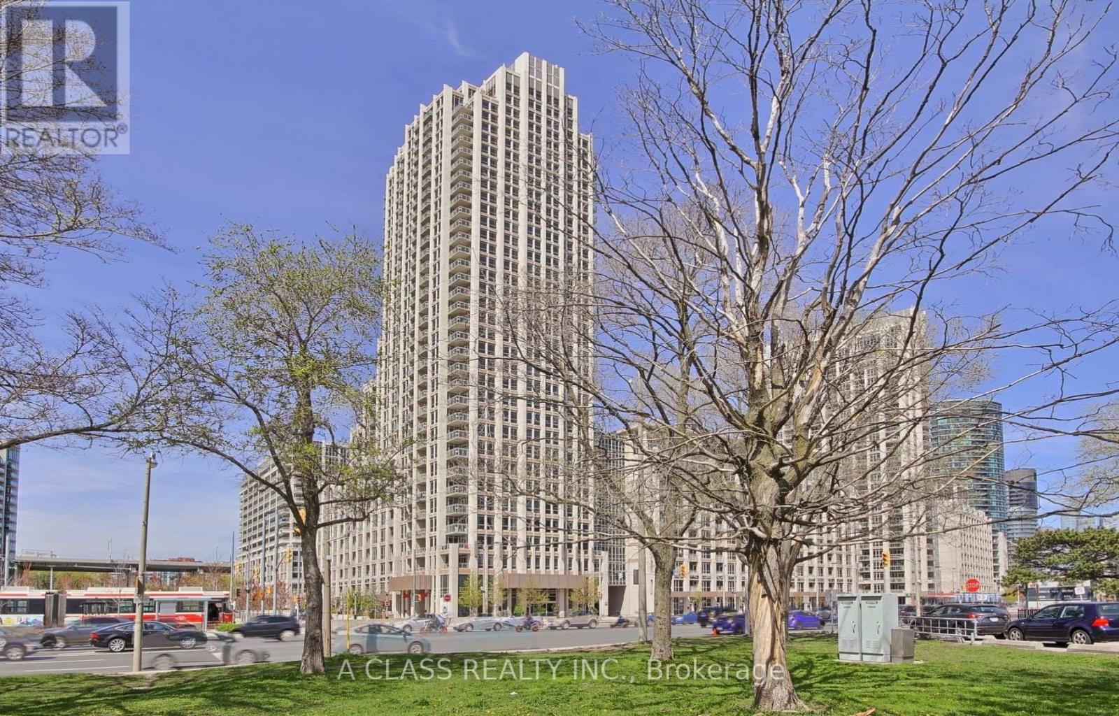 Apartment at 902 - 628 FLEET STREET, Toronto (Niagara)