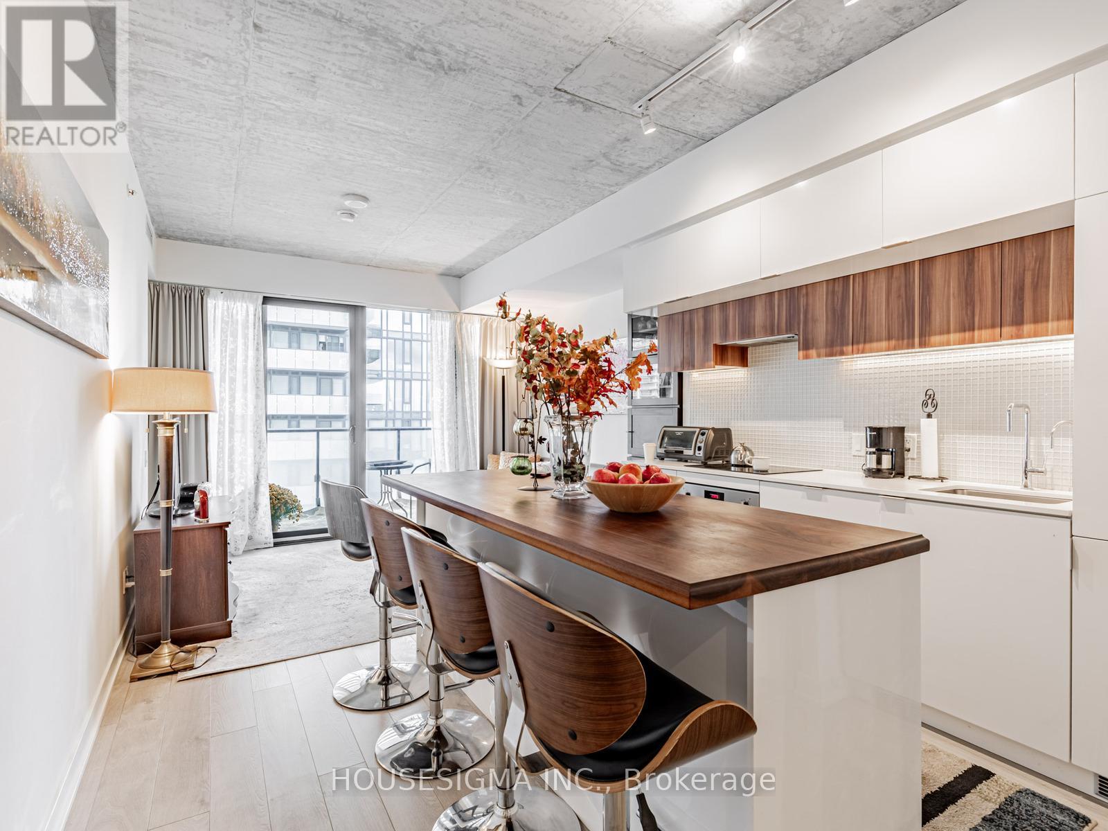 Apartment at 1201 - 185 ROEHAMPTON AVENUE, Toronto