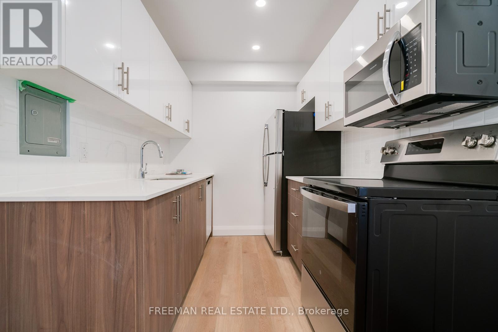 Apartment at 2707 Yonge St,