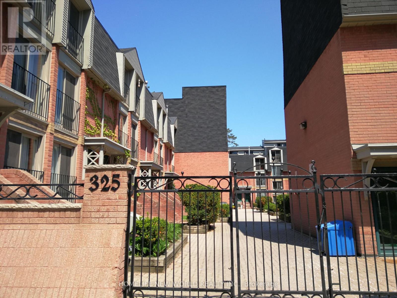 Townhouse at 33 - 325 JARVIS(SHARED ACCOM) STREET, Toronto (Church-Yonge Corridor)