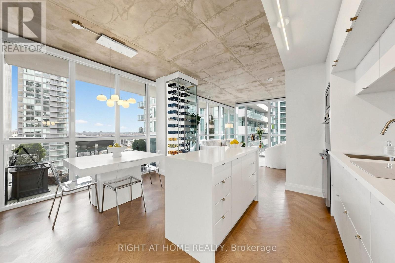 Apartment at 2409 - 88 BLUE JAYS WAY, Toronto (Waterfront Communities)