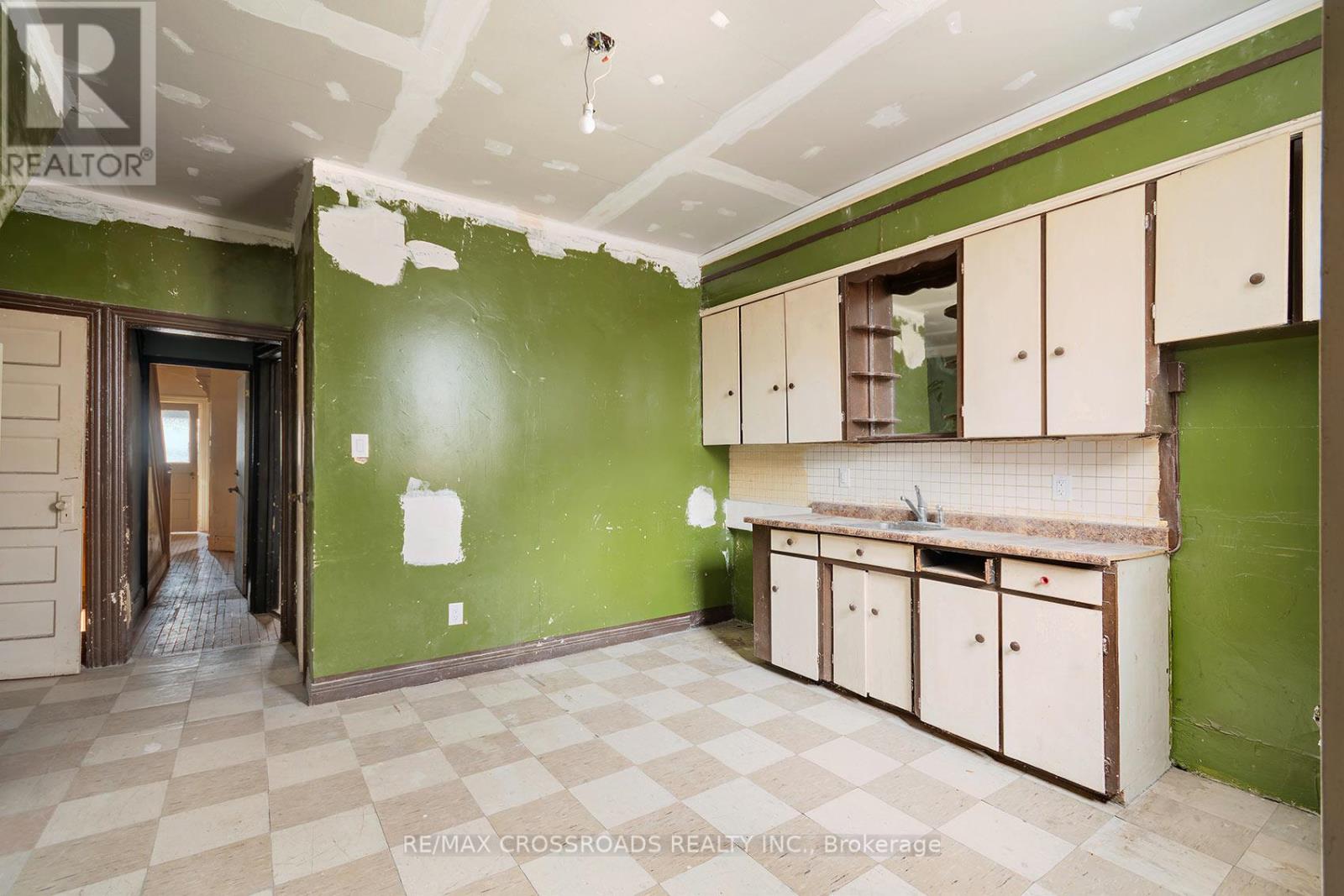 Semi-Detached/Link at 587 PALMERSTON AVENUE, Toronto