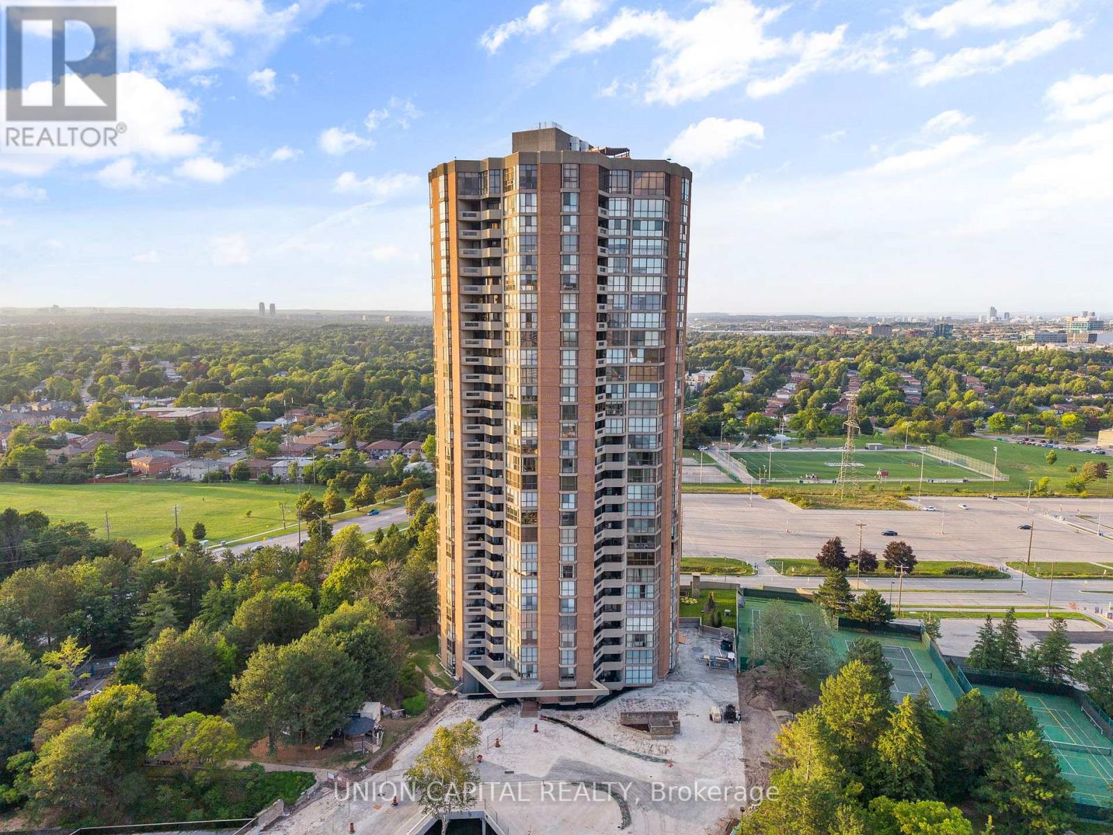 Apartment at 2405 - 85 SKYMARK DRIVE, Toronto (Hillcrest Village)