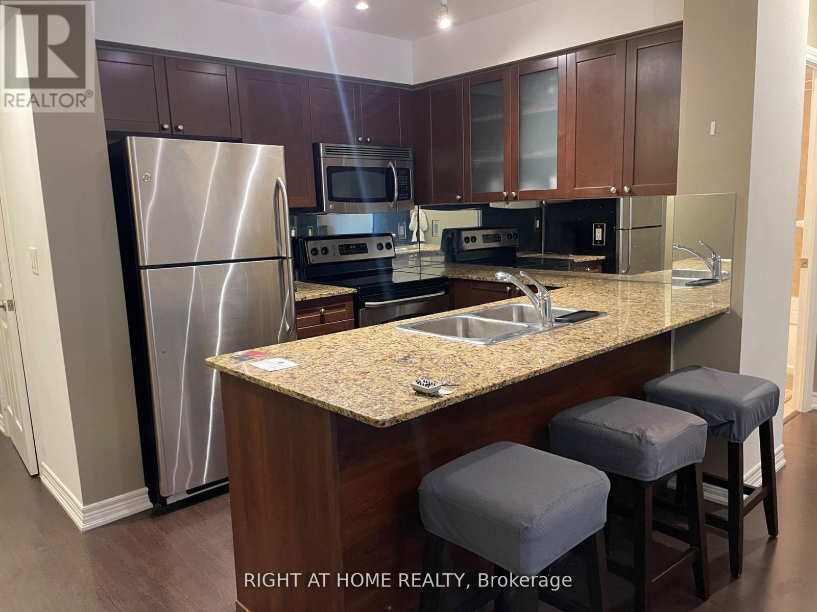 Apartment at 807 - 761 BAY STREET, Toronto (Bay Street Corridor)