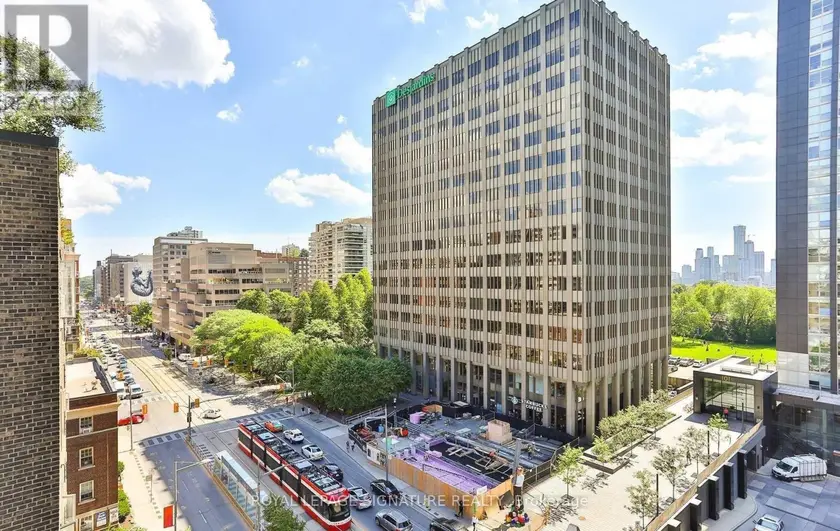 Apartment at 802 - 111 ST CLAIR AVENUE W, Toronto