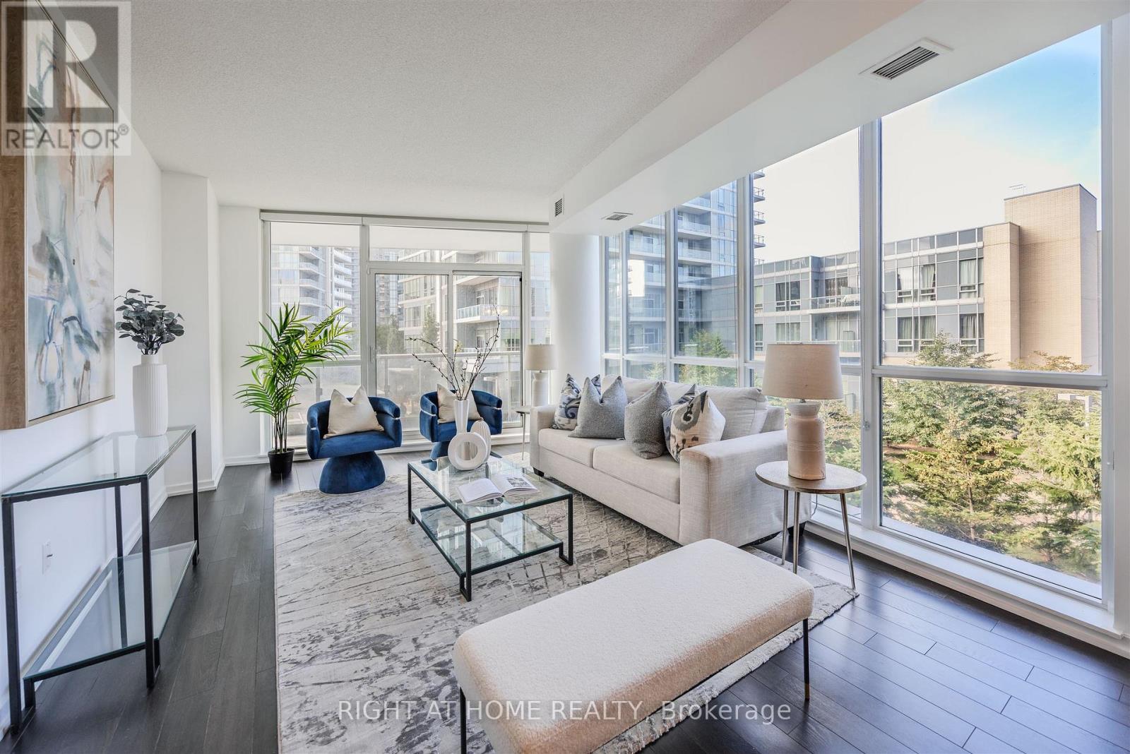 Apartment at 206 - 70 FOREST MANOR ROAD, Toronto