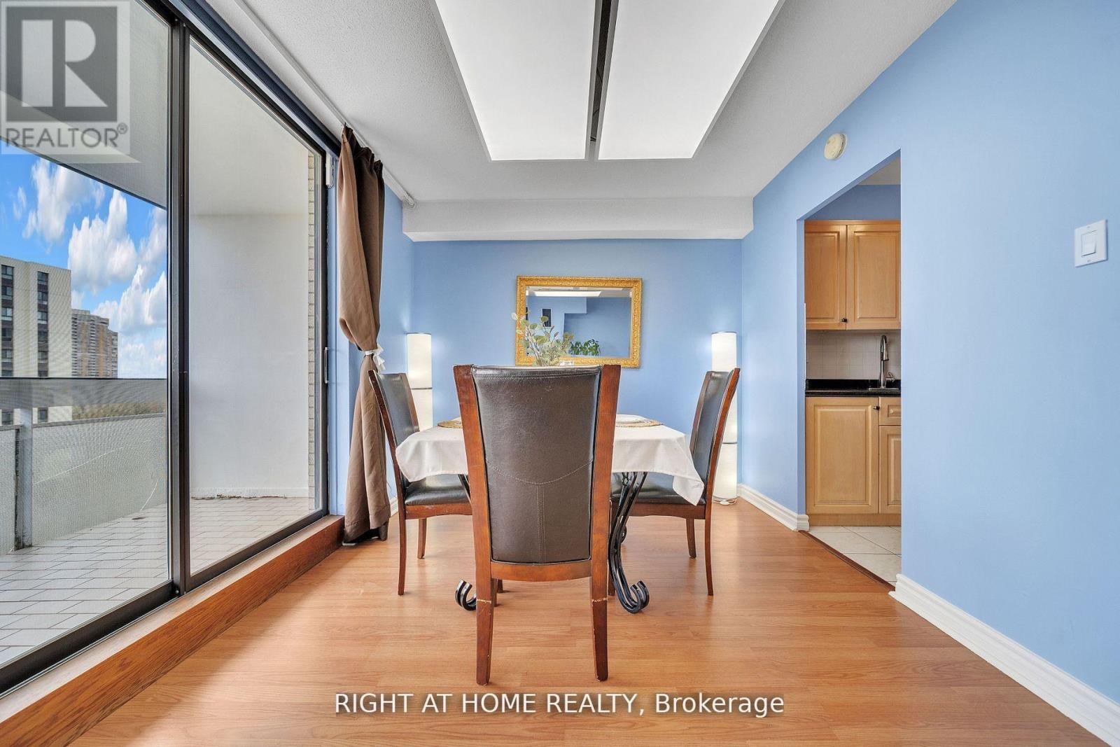 Apartment at 1415 - 260 SENECA PARK N, Toronto