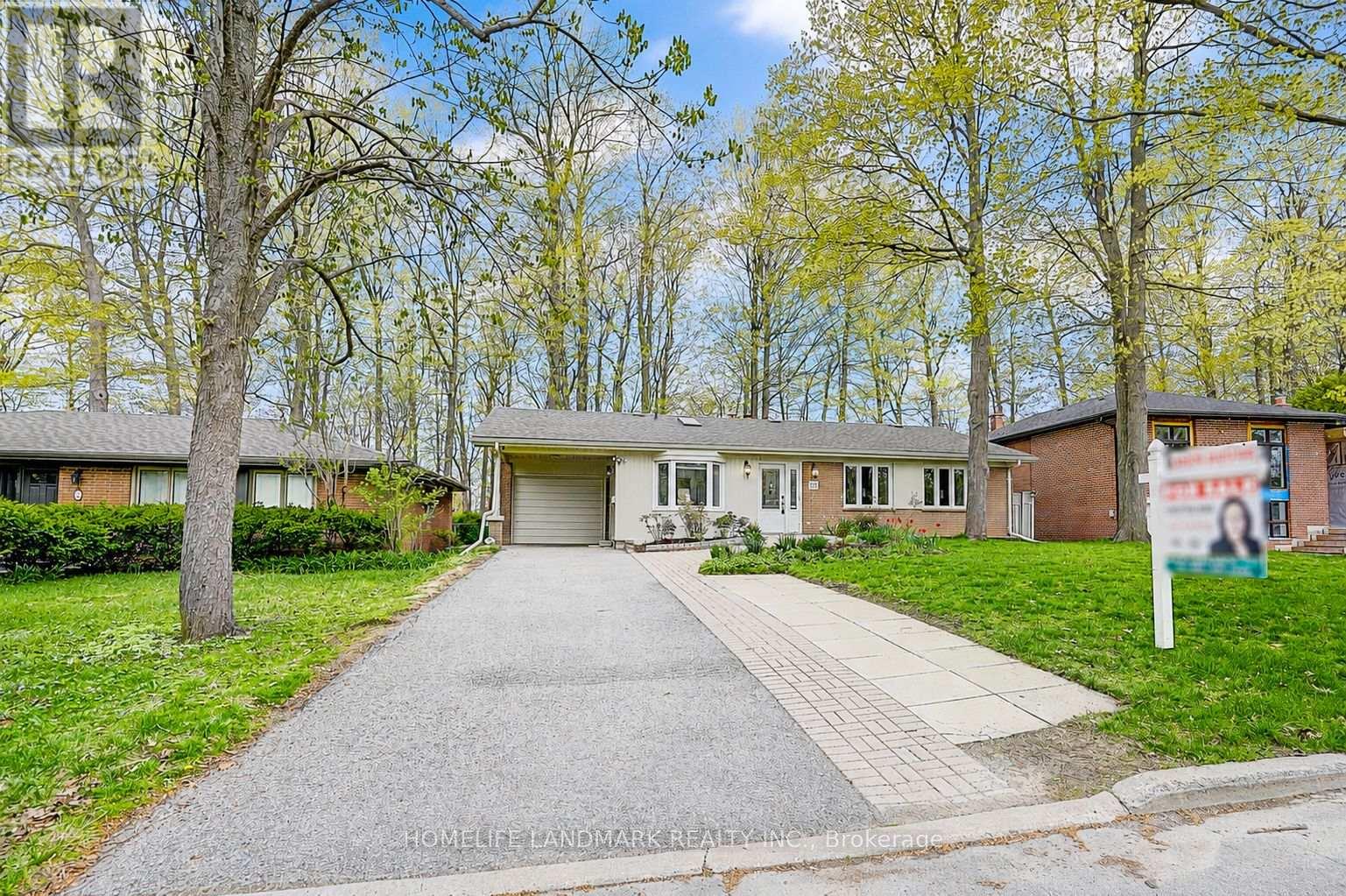 Detached at 39 SAGEBRUSH LANE, Toronto (Parkwoods-Donalda)