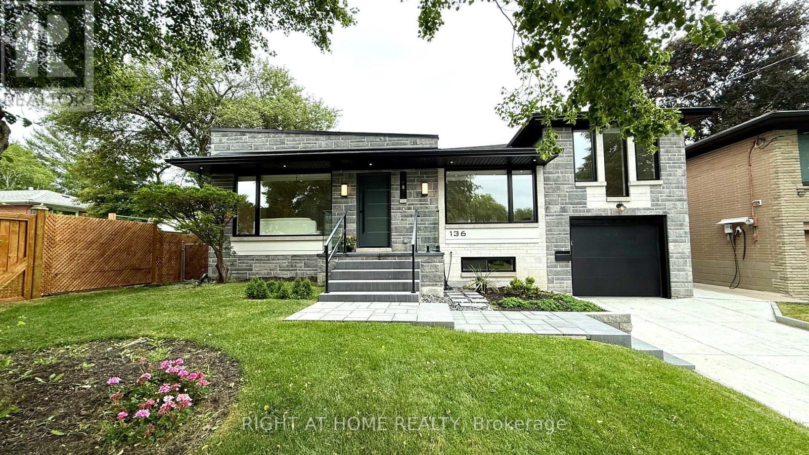 Detached at 136 SANTA BARBARA ROAD, Toronto (Willowdale West)