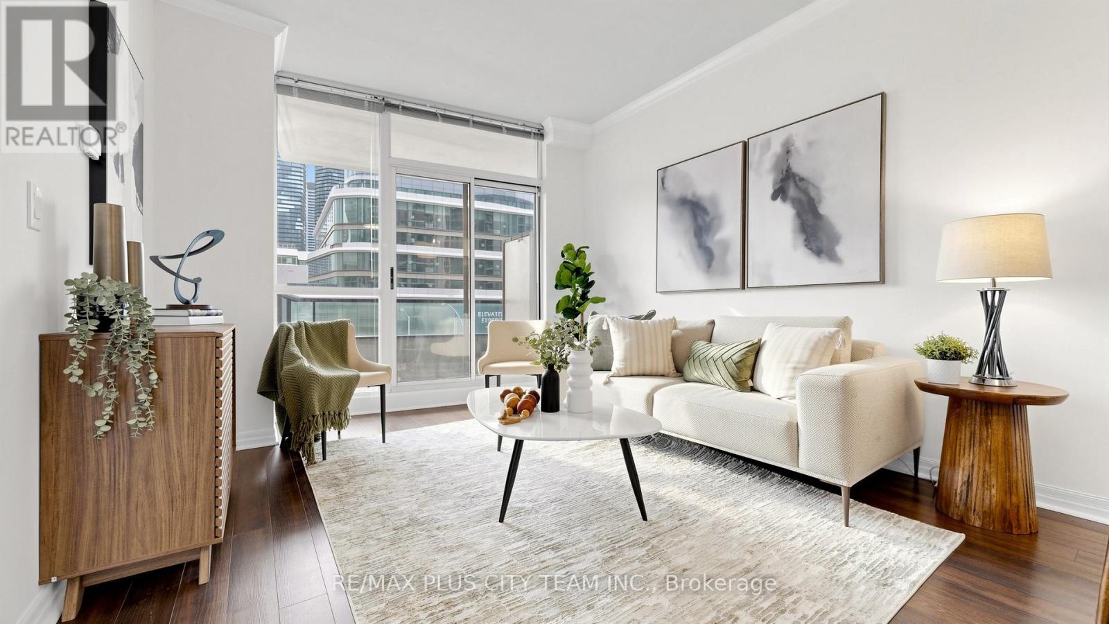 Apartment at 303 - 16 YONGE STREET, Toronto (Waterfront Communities)