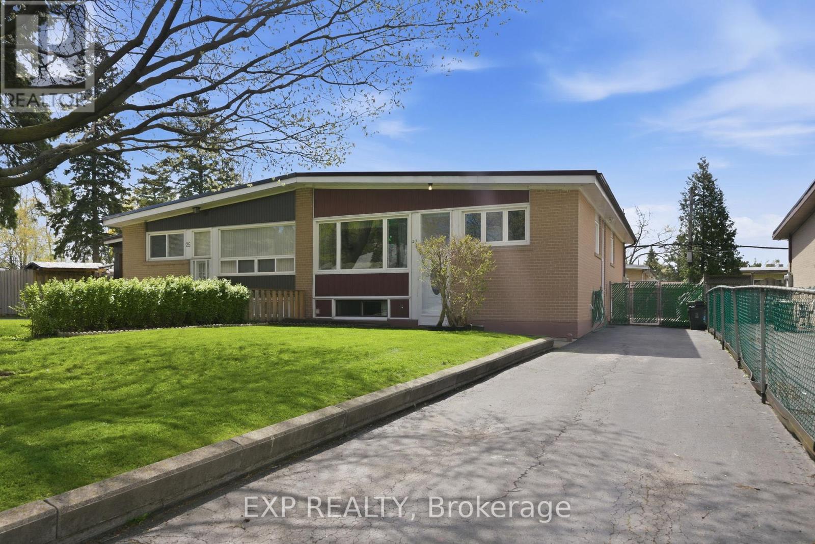 Semi-Detached/Link at 23 PYNFORD CRESCENT, Toronto (Parkwoods-Donalda)