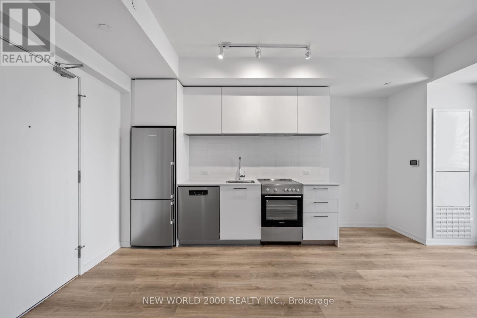 Apartment at 1712 - 101 ROEHAMPTON AVENUE, Toronto