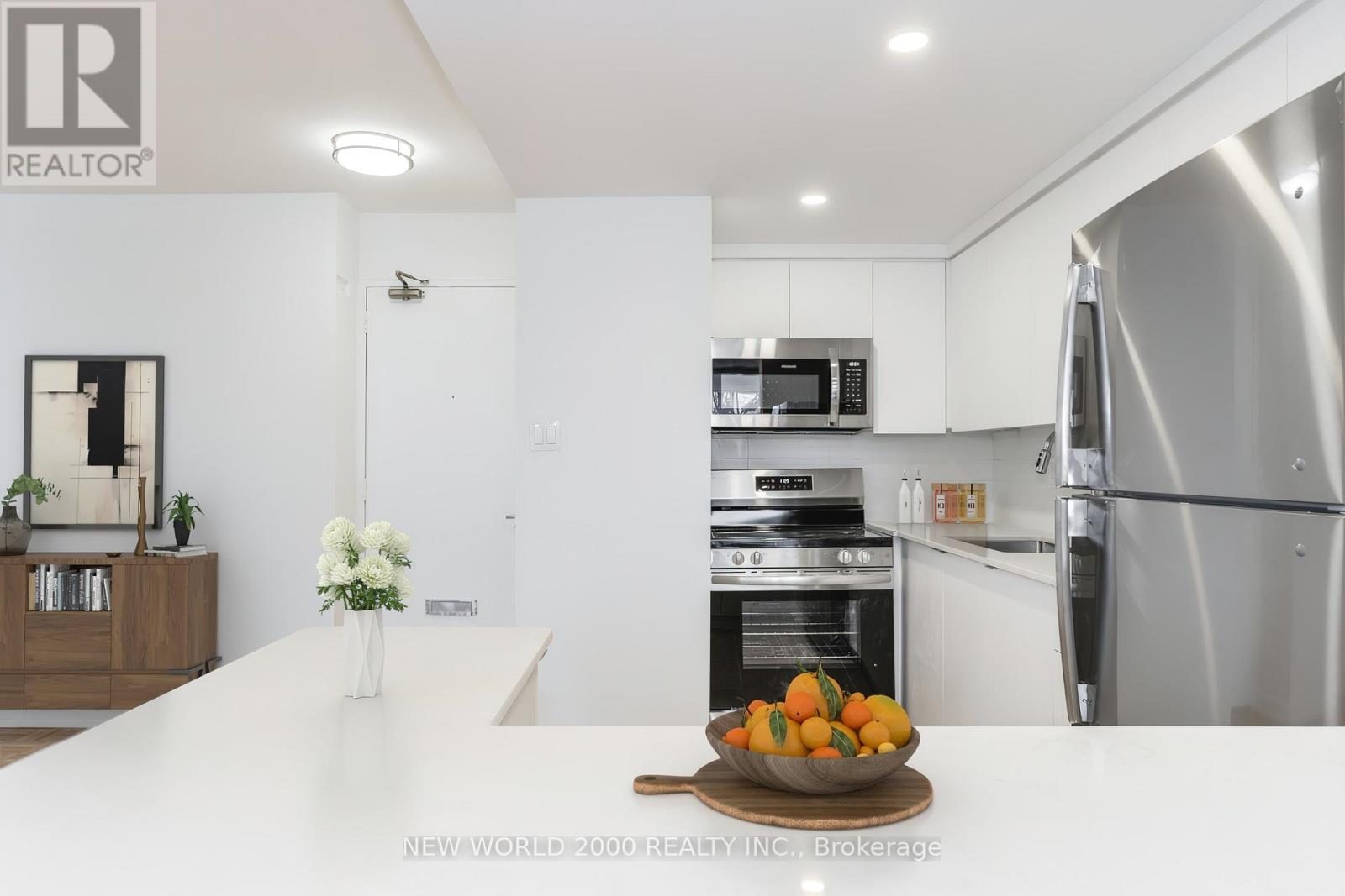 Apartment at 209 - 33 ERSKINE AVENUE, Toronto (Mount Pleasant West)