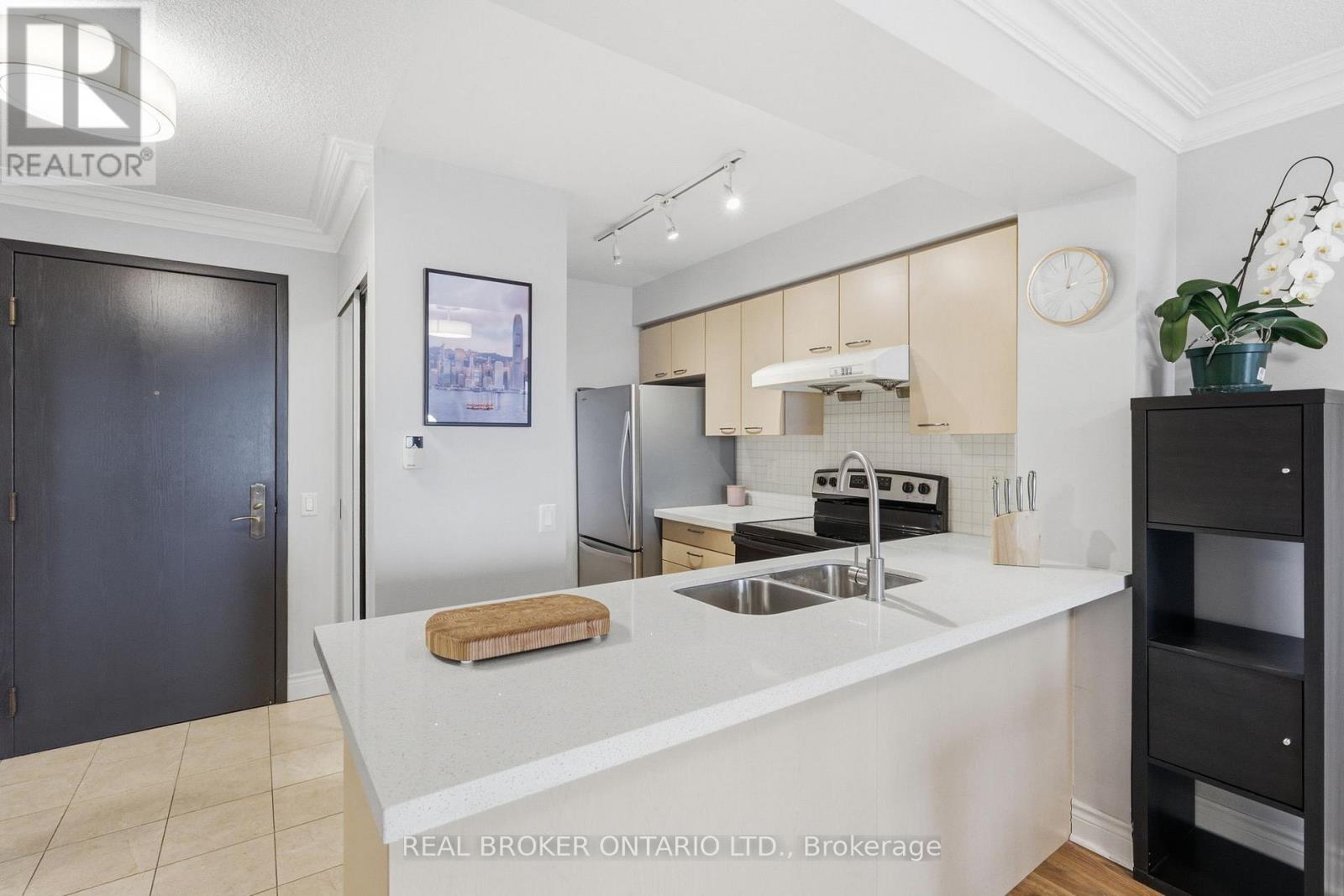 Apartment at 609 - 2 CLAIRTRELL ROAD, Toronto