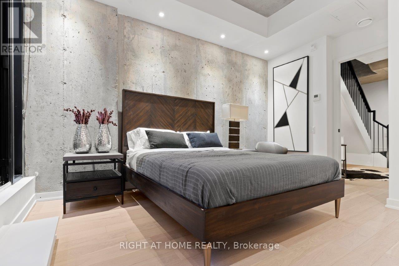 Townhouse at 25 - 12 DERVOCK CRESCENT, Toronto