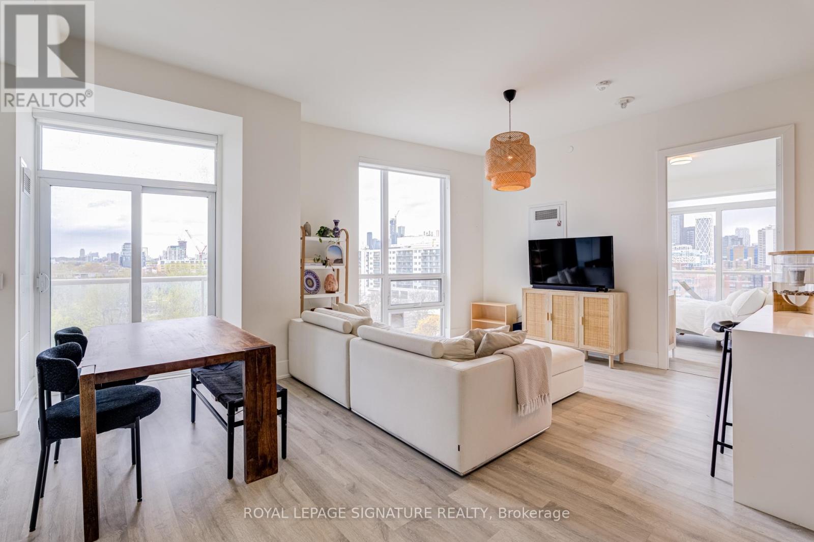 Apartment at 806 - 80 VANAULEY STREET, Toronto (Kensington-Chinatown)