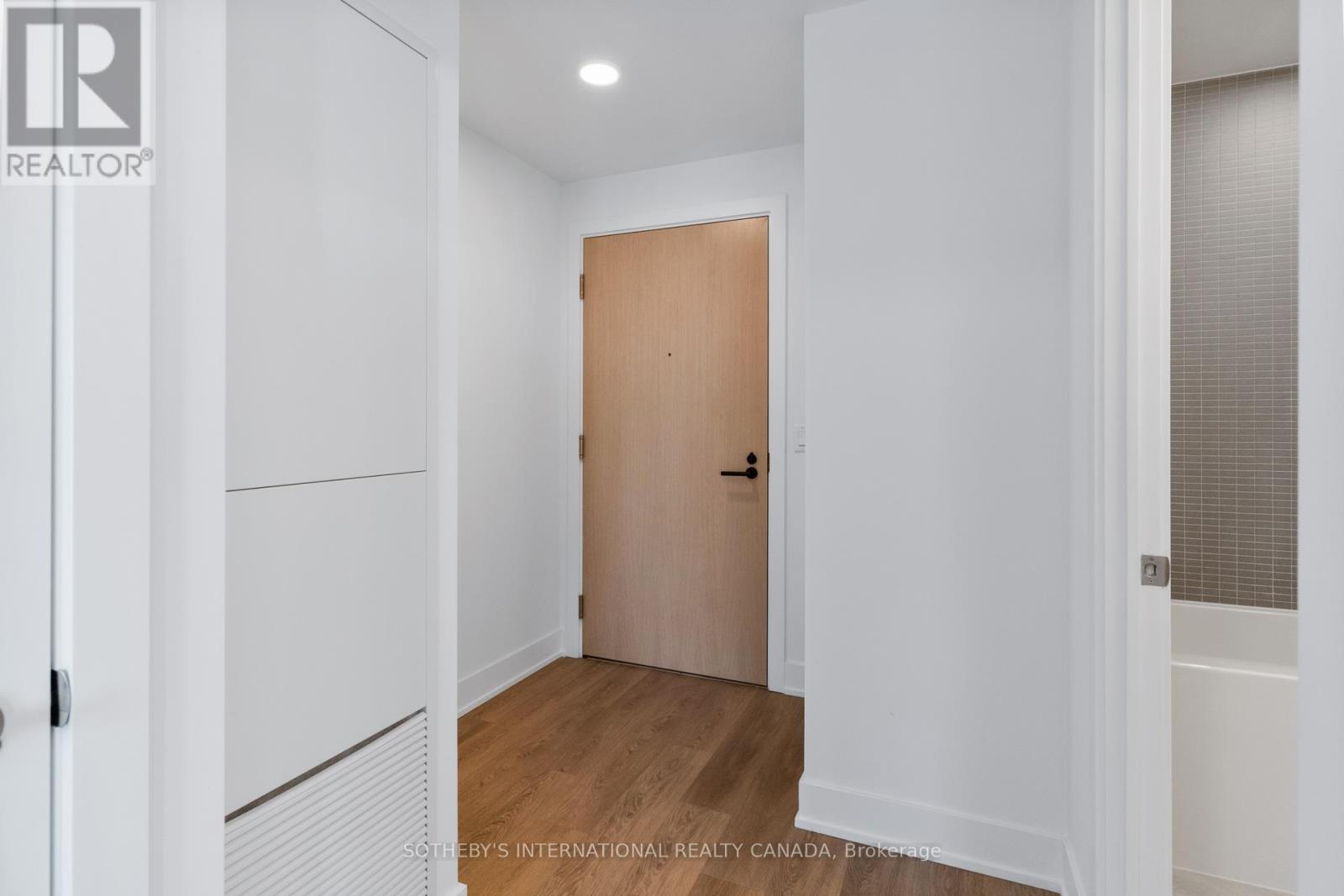 Apartment at 1605 - 200 REDPATH AVENUE, Toronto (Mount Pleasant East)