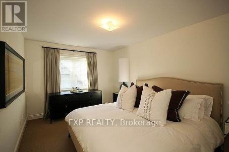 Townhouse at B - 2 FAIRLEIGH CRESCENT, Toronto