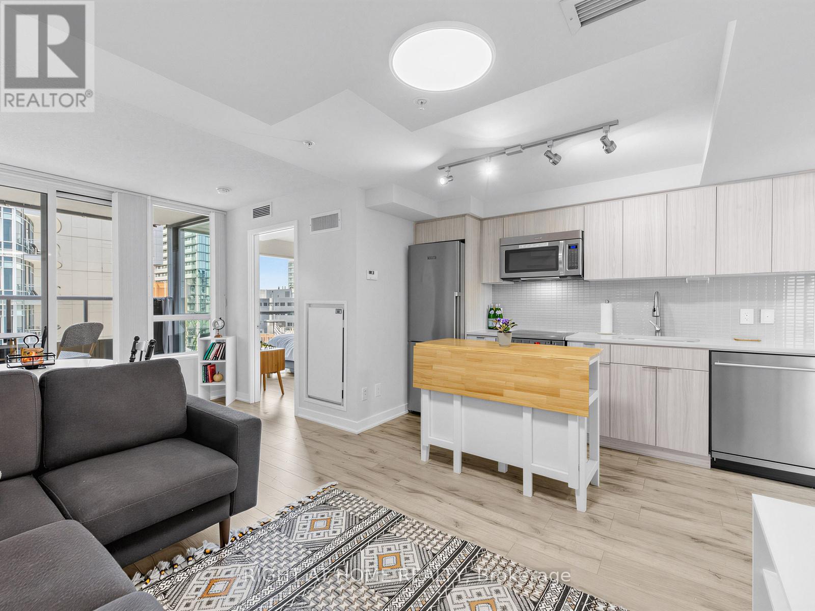Apartment at 1210 - 295 ADELAIDE STREET W, Toronto (Waterfront Communities)