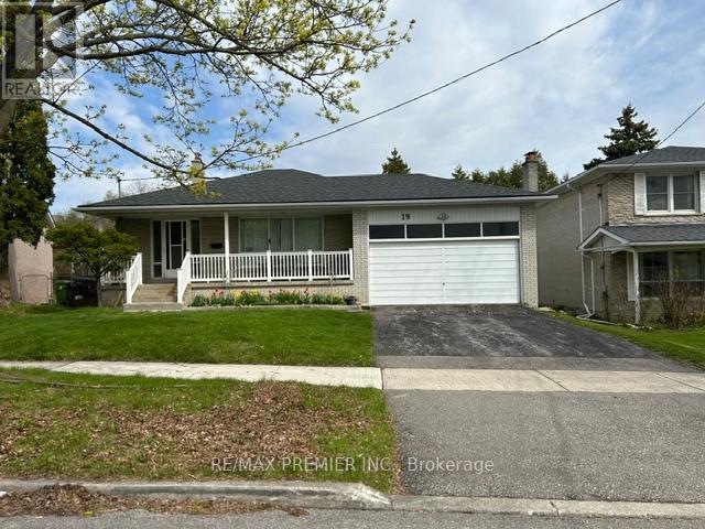 Detached at 19 SANDBOURNE CRESCENT, Toronto (Don Valley Village)
