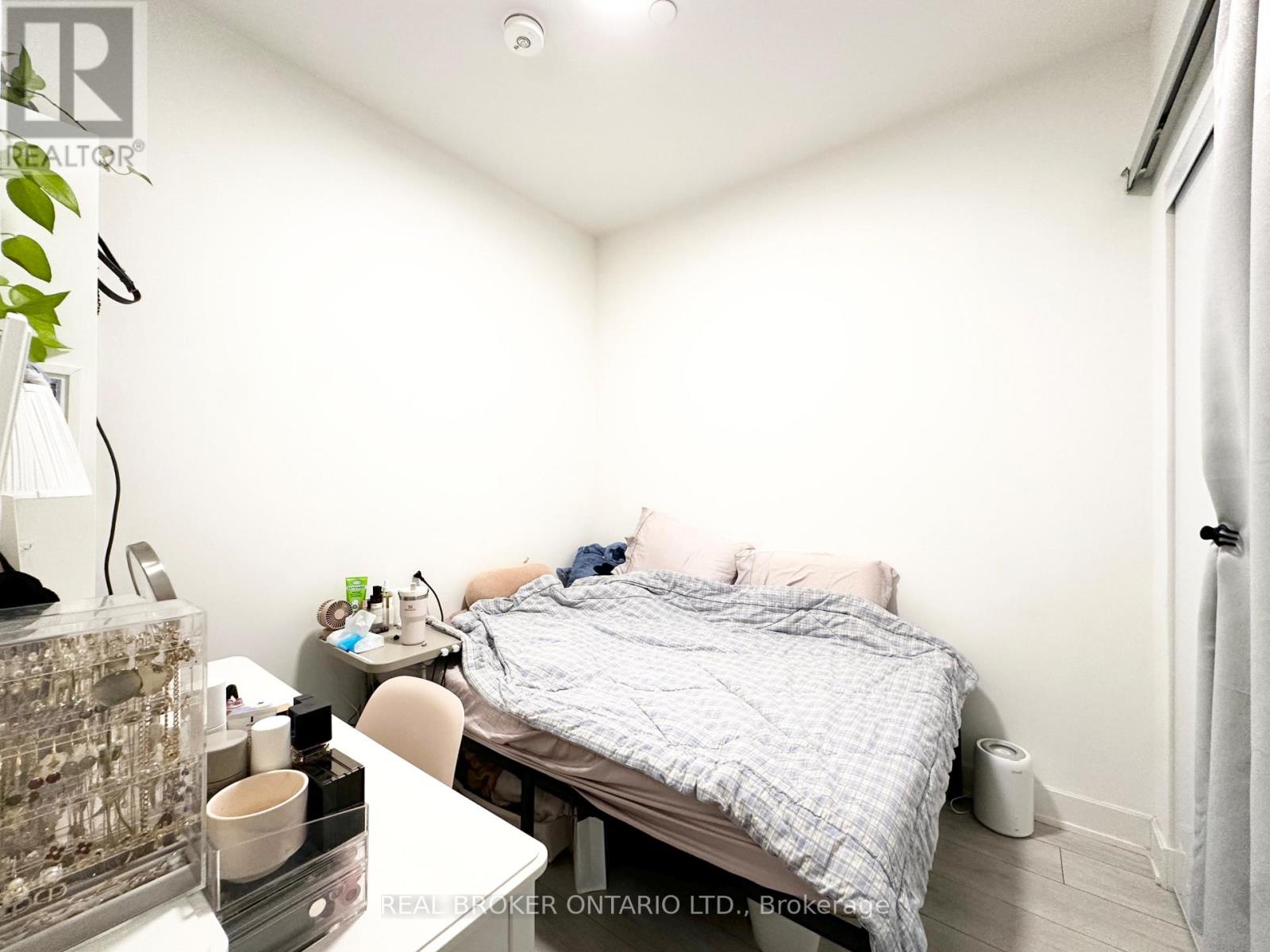 Apartment at 818 - 15 MERCER STREET, Toronto