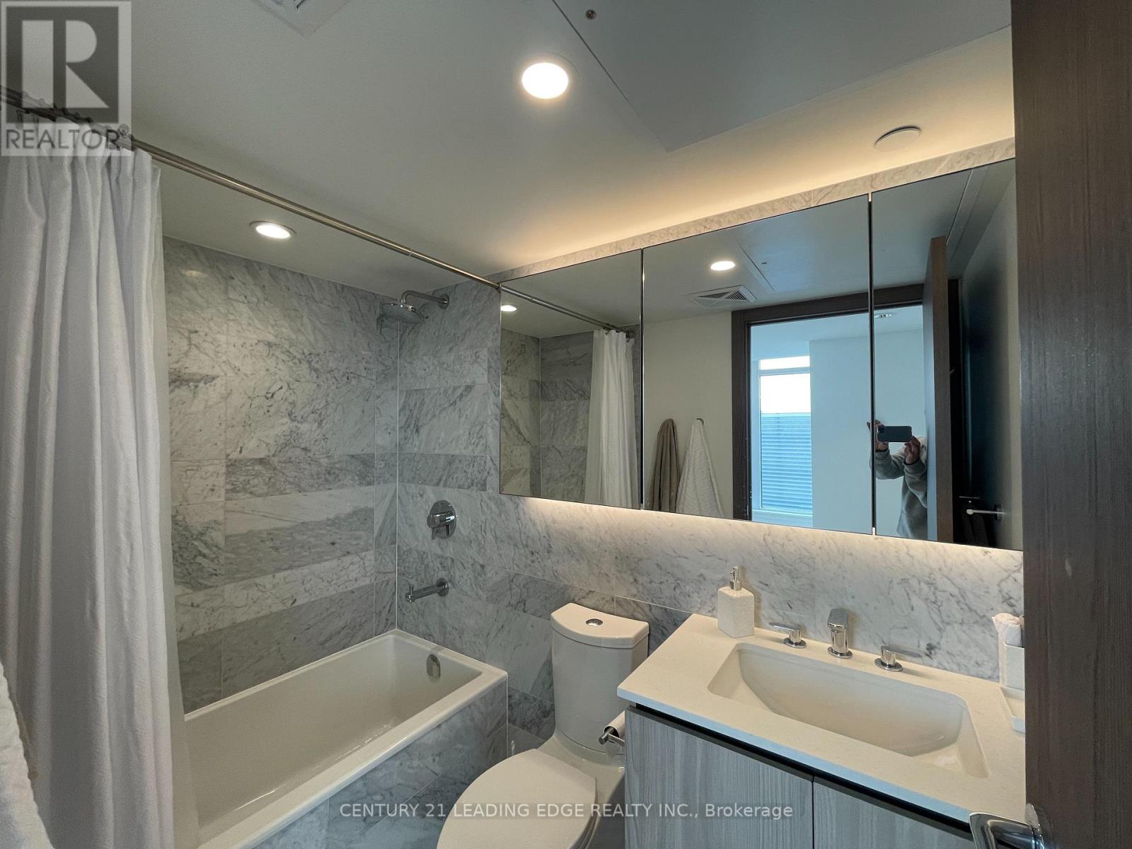 Apartment at 1502 - 17 BATHURST STREET, Toronto