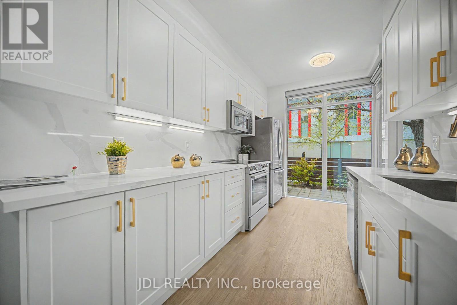 Townhouse at TH8 - 31 BRUNEL COURT, Toronto