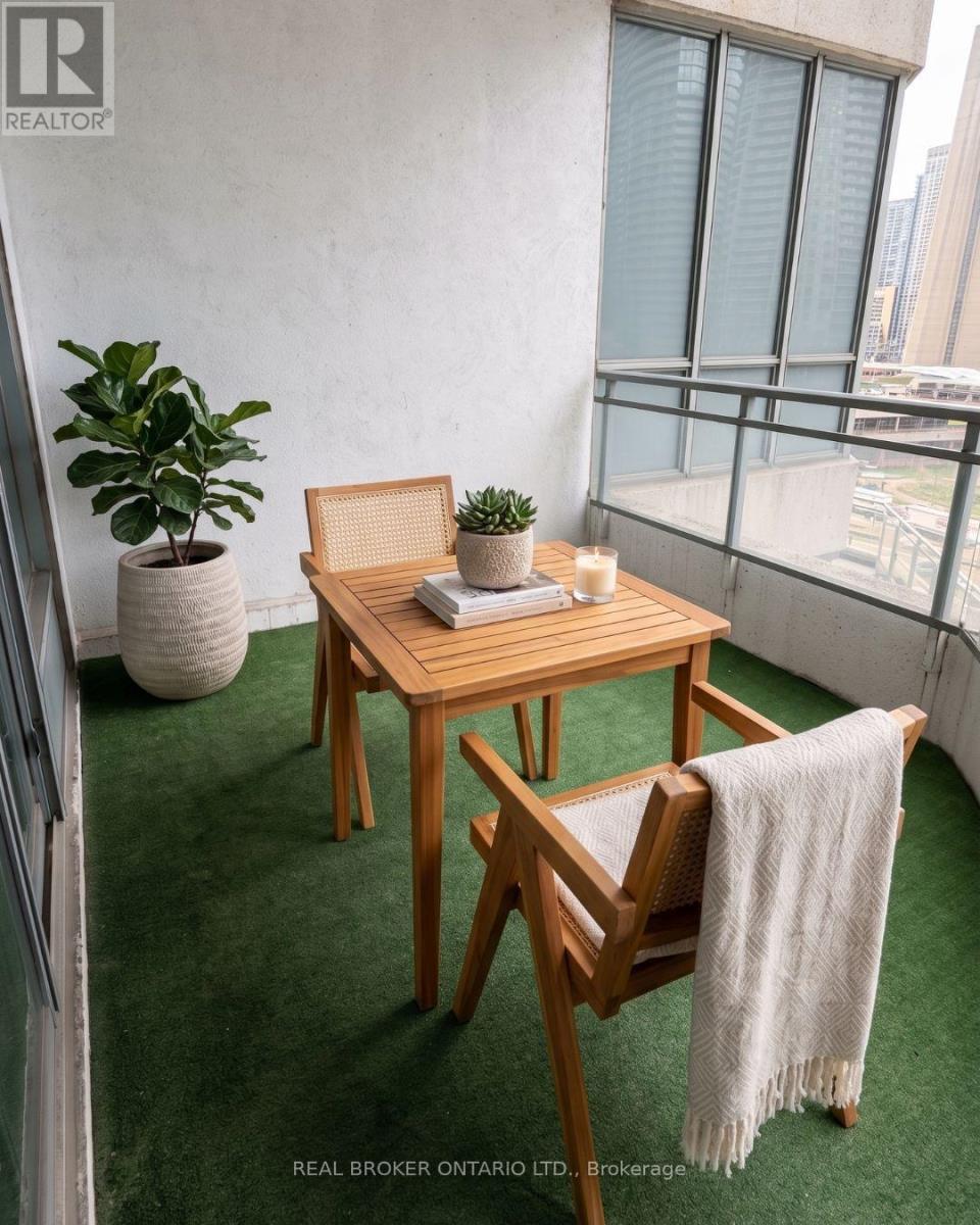 Apartment at 1501 - 228 QUEENS QUAY W, Toronto