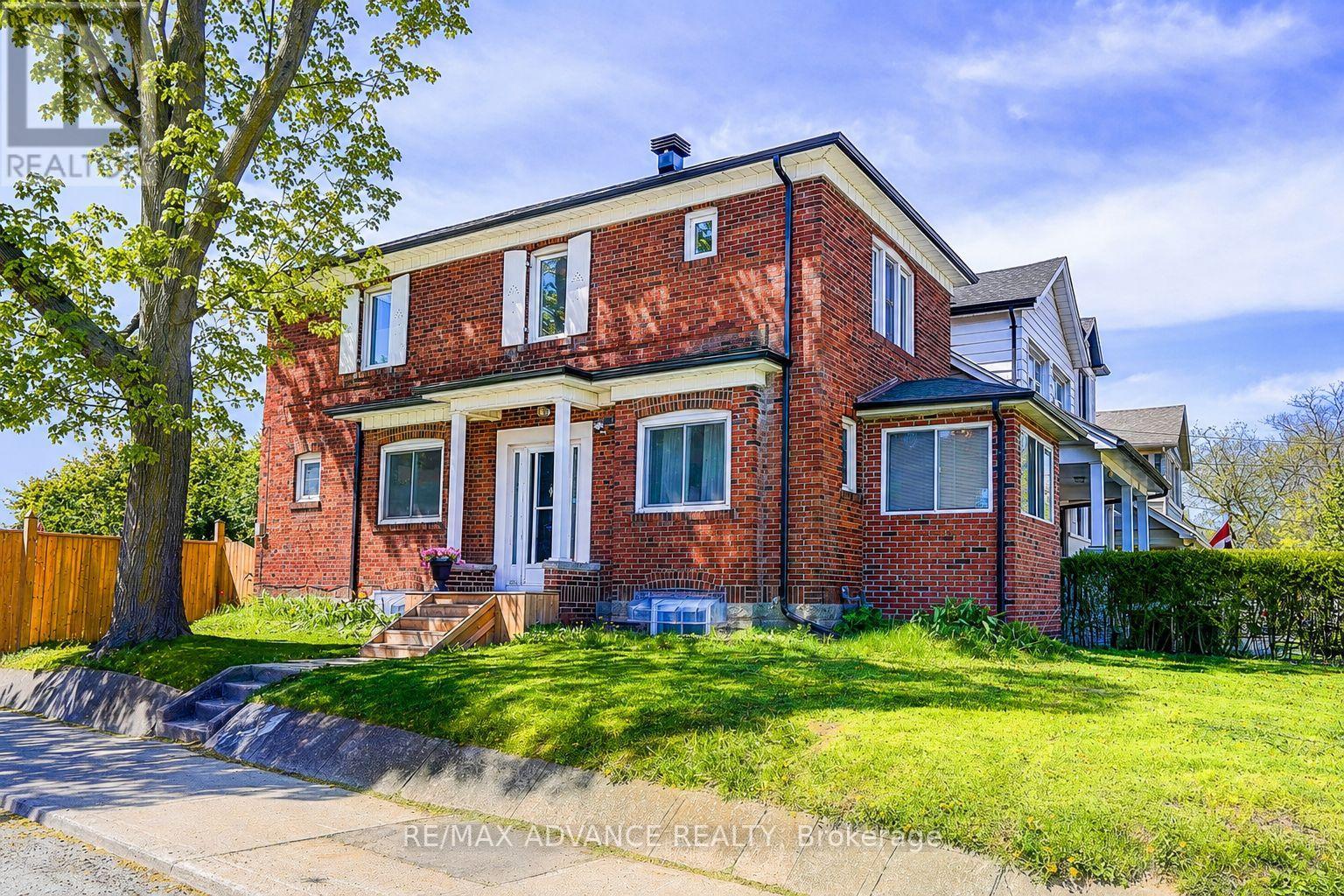 Detached at 33 CASTLEFIELD AVENUE, Toronto (Yonge-Eglinton)