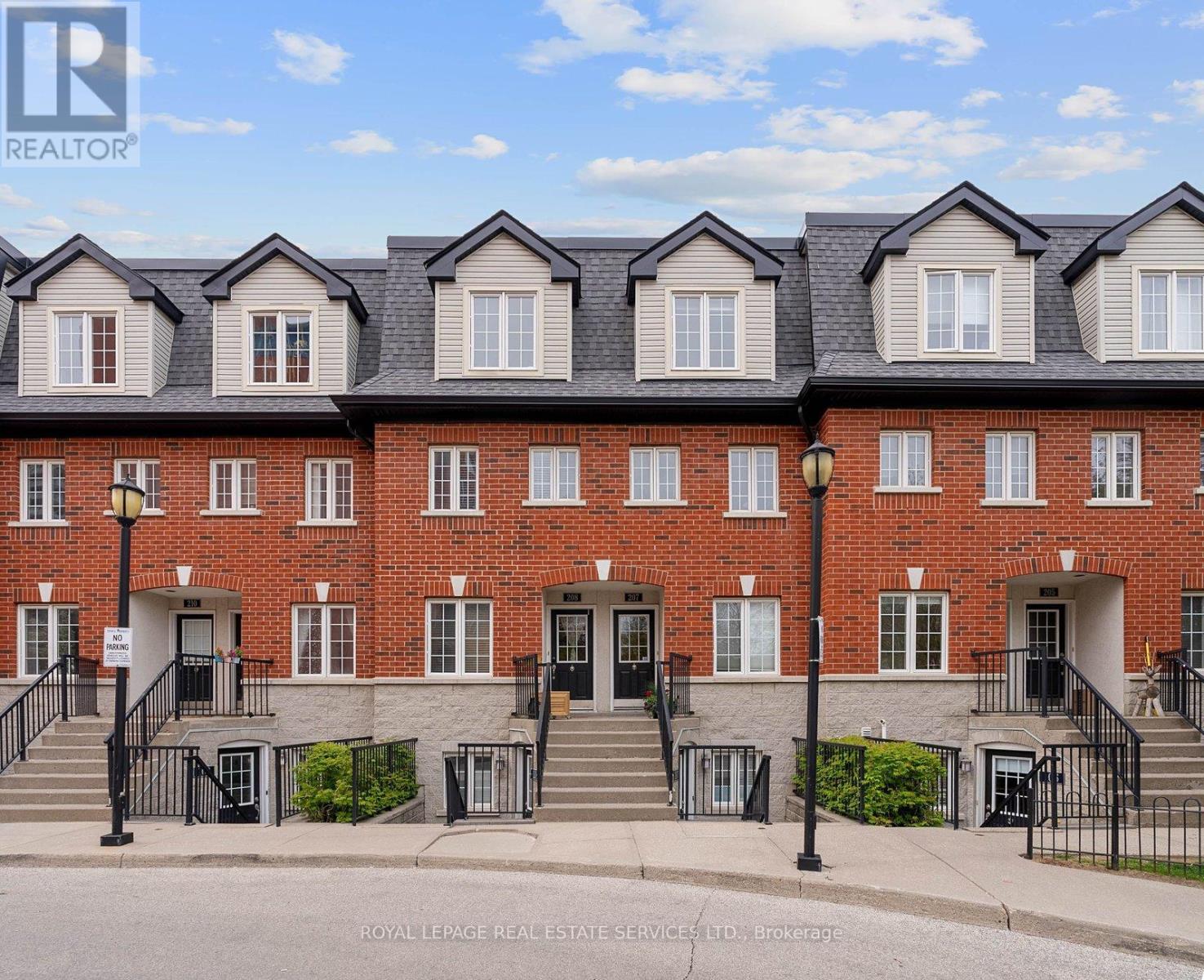 Townhouse at 207 - 262 ST HELENS AVENUE, Toronto (Dufferin Grove)