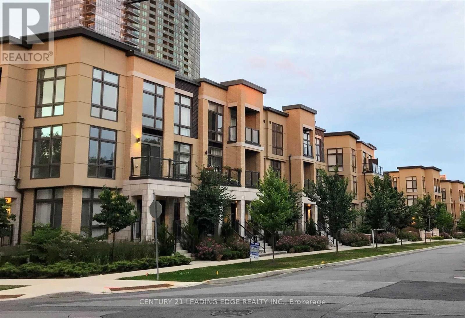 Townhouse at 15 - 11 ELDORA AVENUE, Toronto (Newtonbrook West)