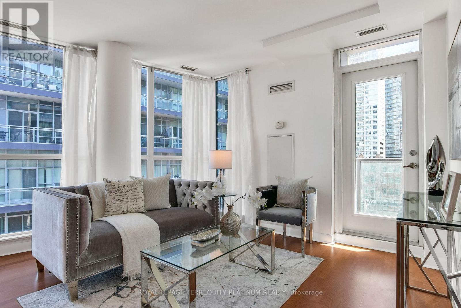 Apartment at 727 - 600 FLEET STREET, Toronto (Niagara)