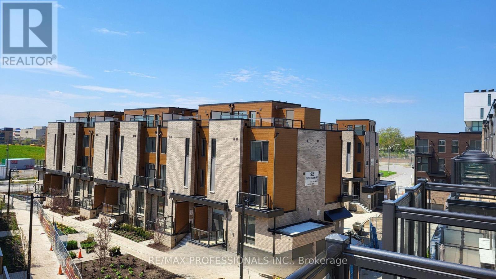 Townhouse at 121 GREEN GARDENS BOULEVARD, Toronto (Englemount-Lawrence)