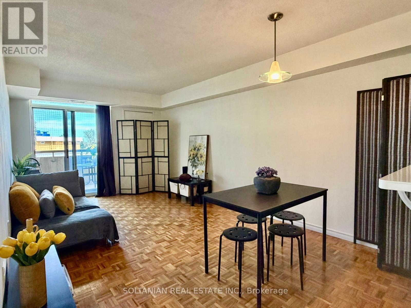 Apartment at 402 - 555 WILSON HTS BOULEVARD, Toronto (Clanton Park)