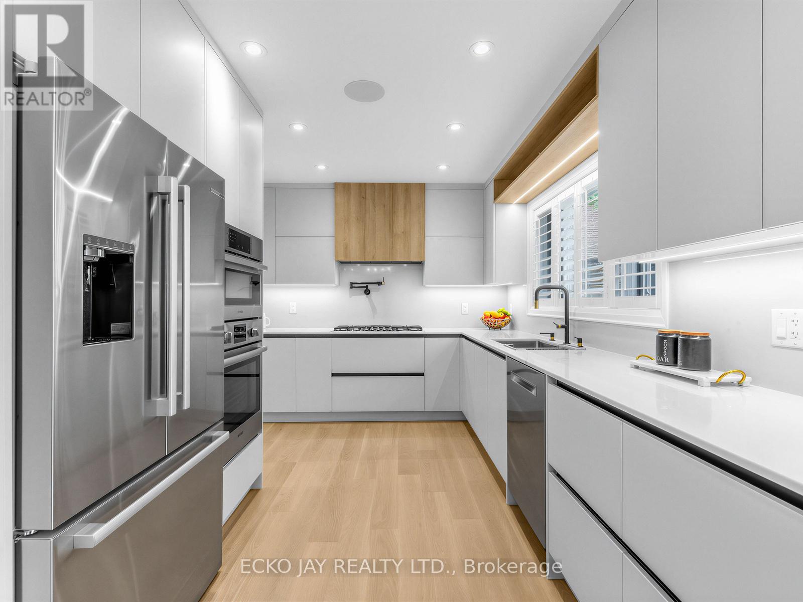 Detached at 27 SILKWOOD CRESCENT, Toronto