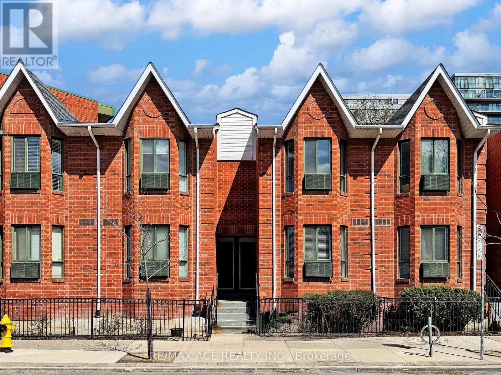 Townhouse at 14 - 660B WELLINGTON STREET W, Toronto (Niagara)