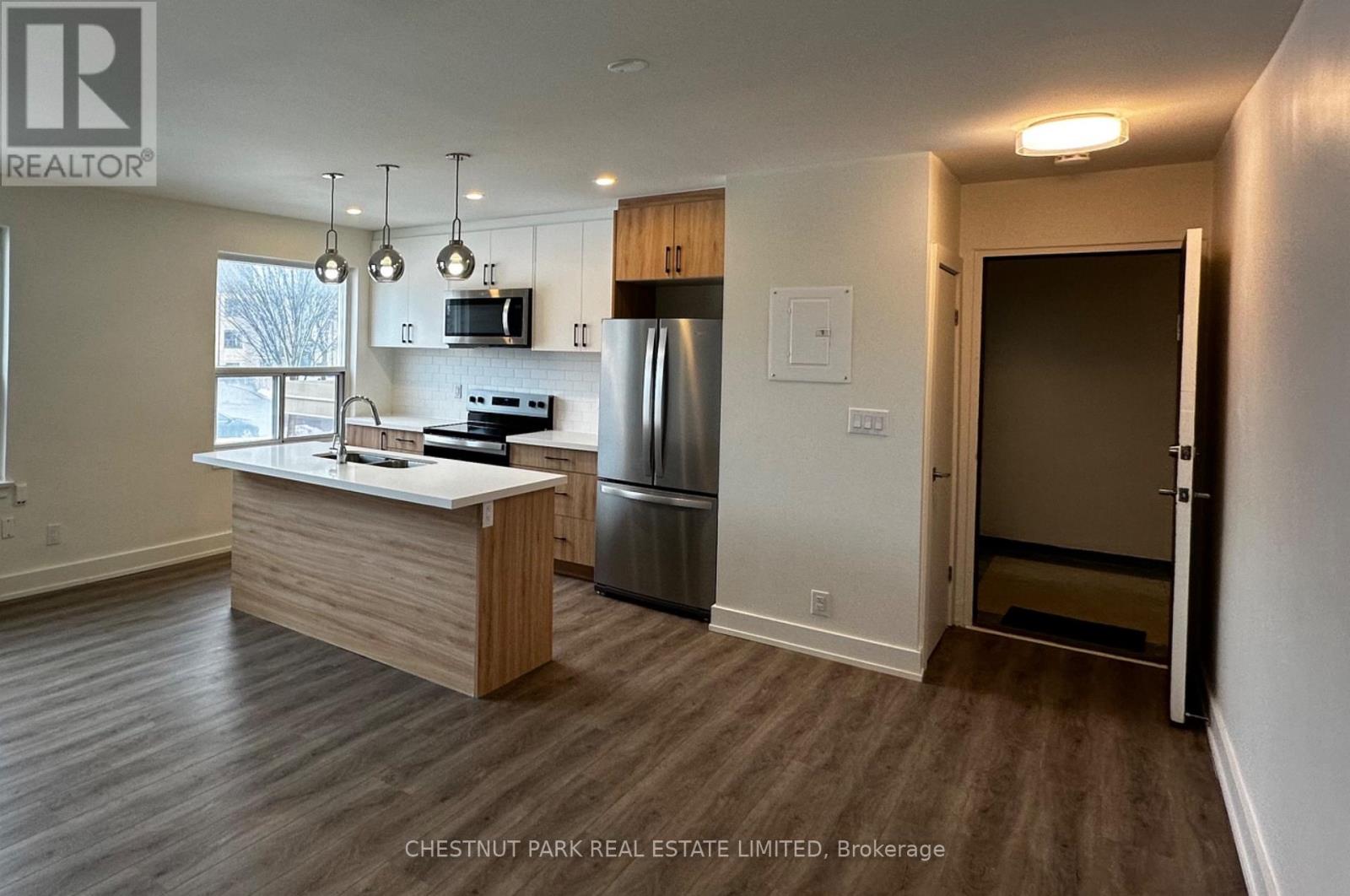 Multiplex at 4 - 6 WINGREEN COURT, Toronto (Banbury-Don Mills)