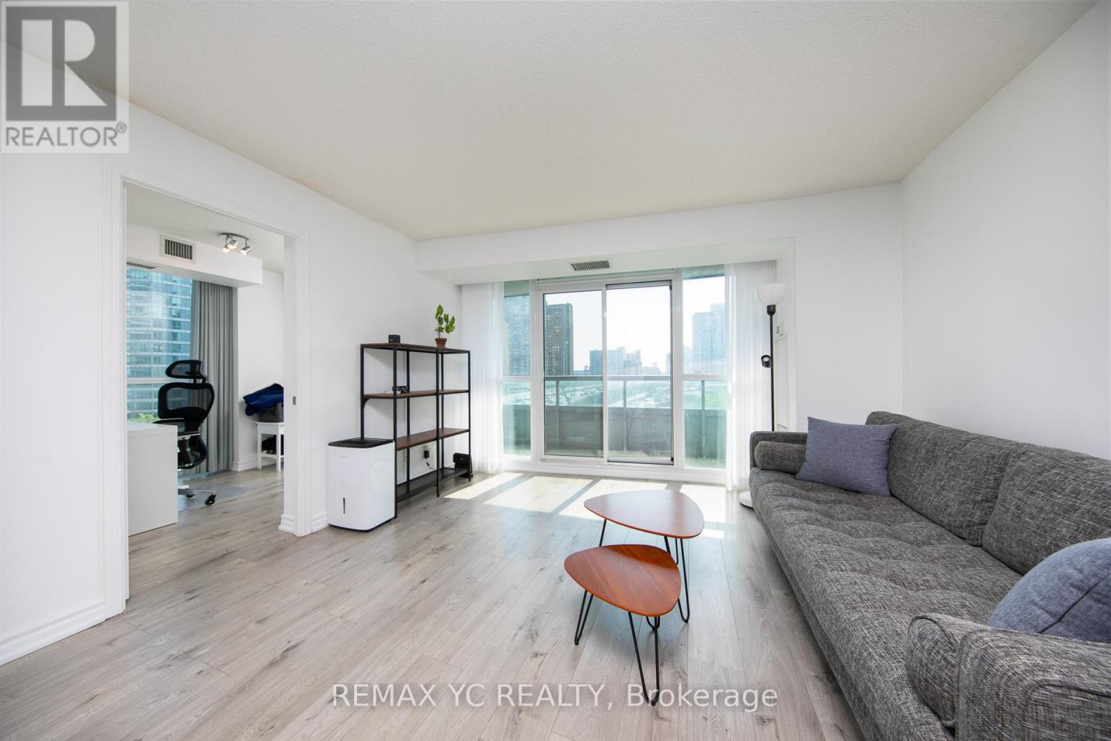 Apartment at 808 - 25 LOWER SIMCOE STREET, Toronto (Waterfront Communities)