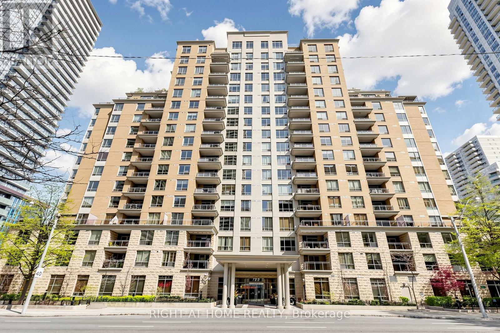 Apartment at PH4 - 123 EGLINTON AVENUE E, Toronto (Mount Pleasant West)