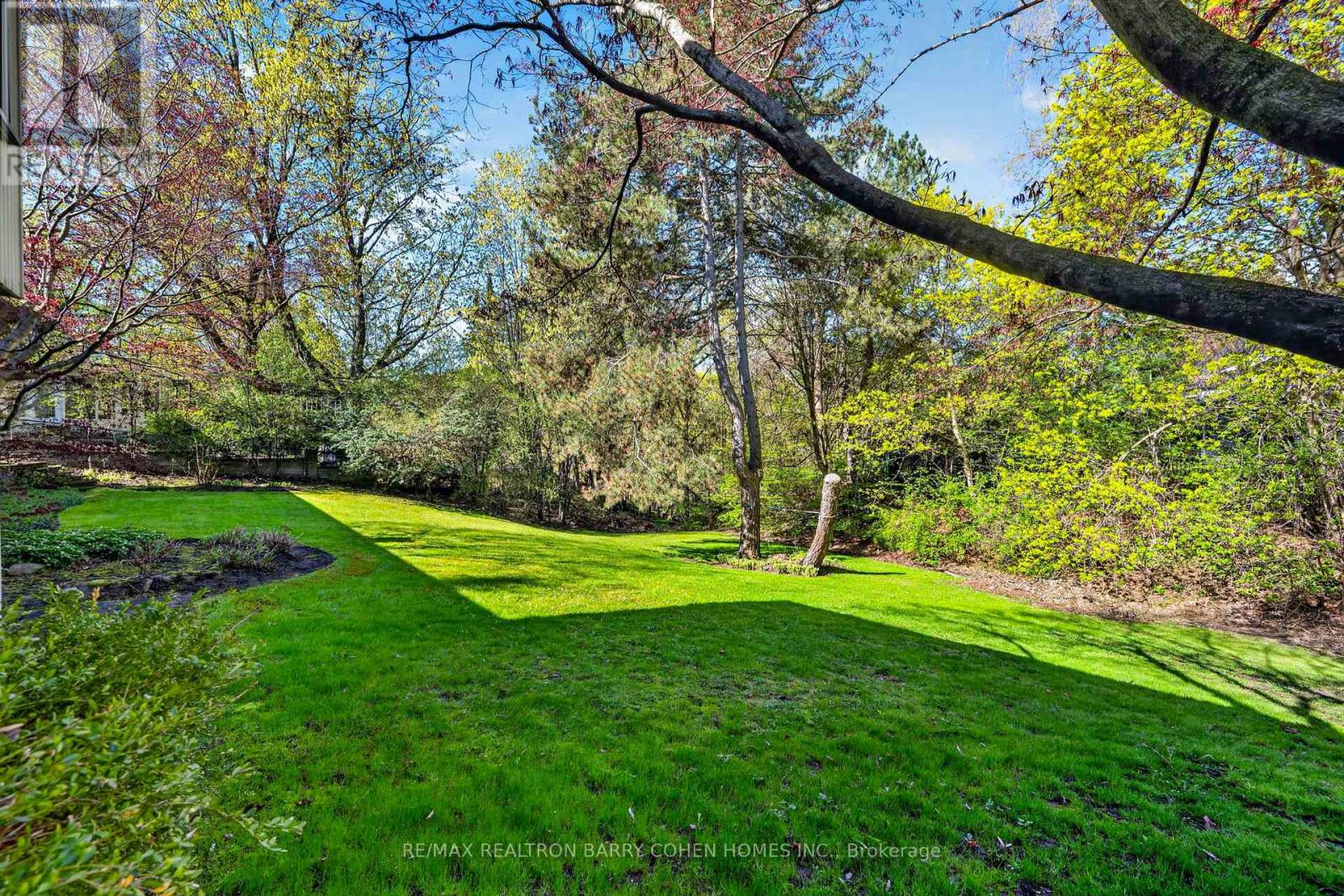 Detached at 18 BRIAN CLIFF DRIVE, Toronto
