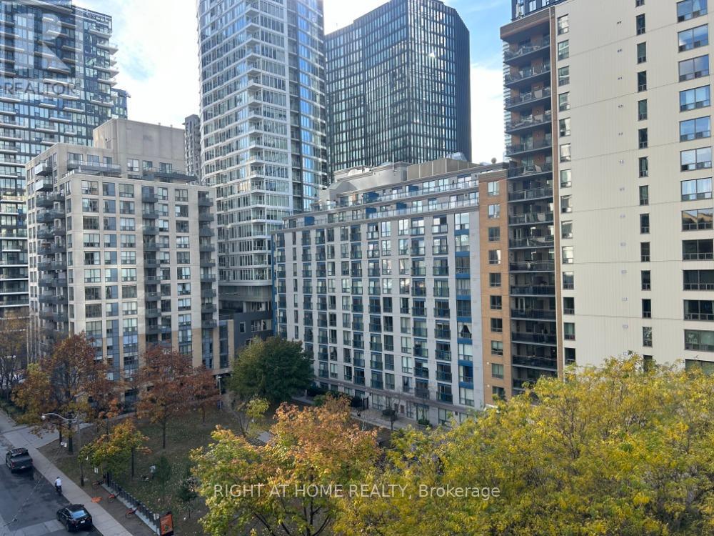 Apartment at 605 - 77 MUTUAL STREET, Toronto (Church-Yonge Corridor)