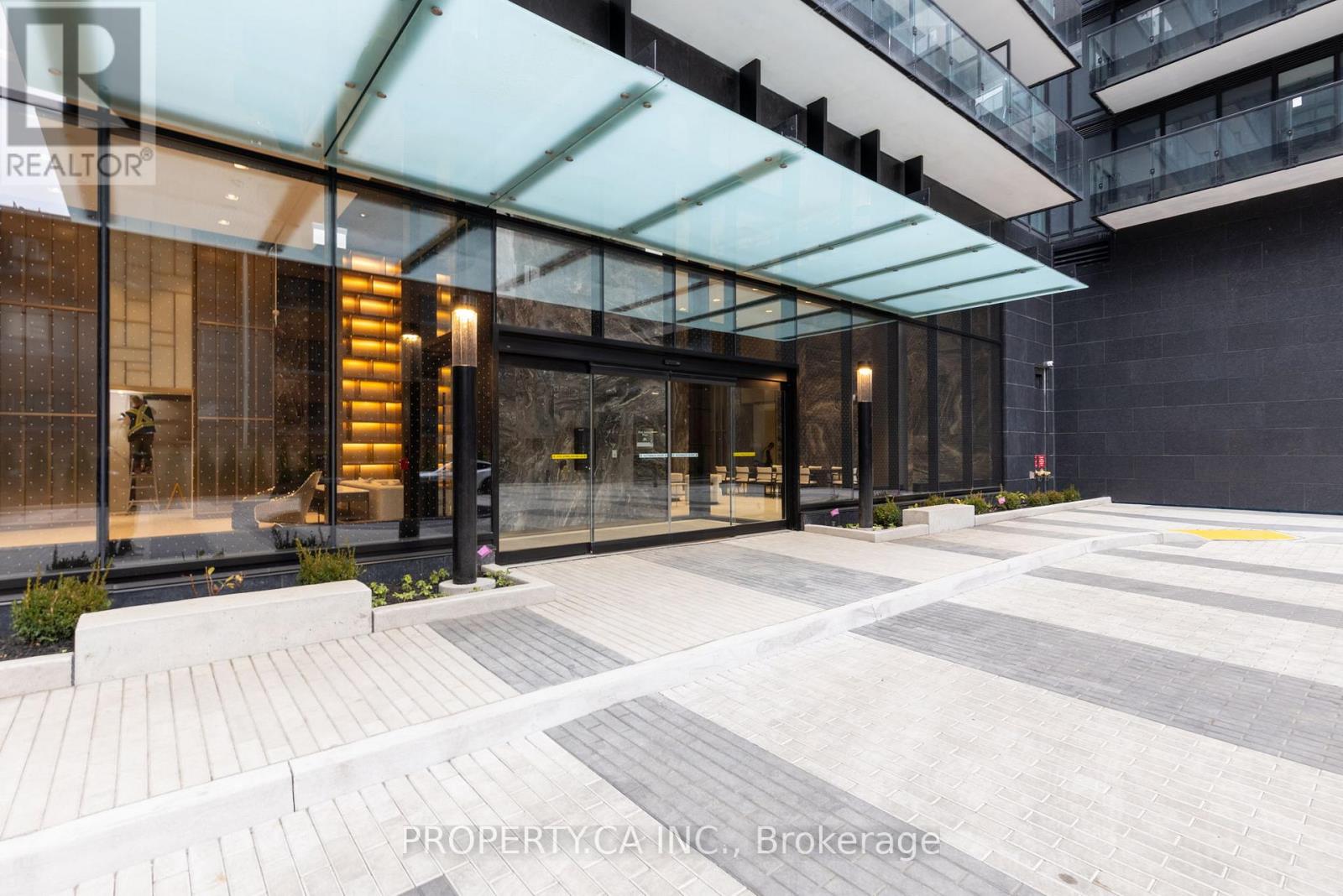 Apartment at 1401 - 127 BROADWAY AVENUE, Toronto (Mount Pleasant West)