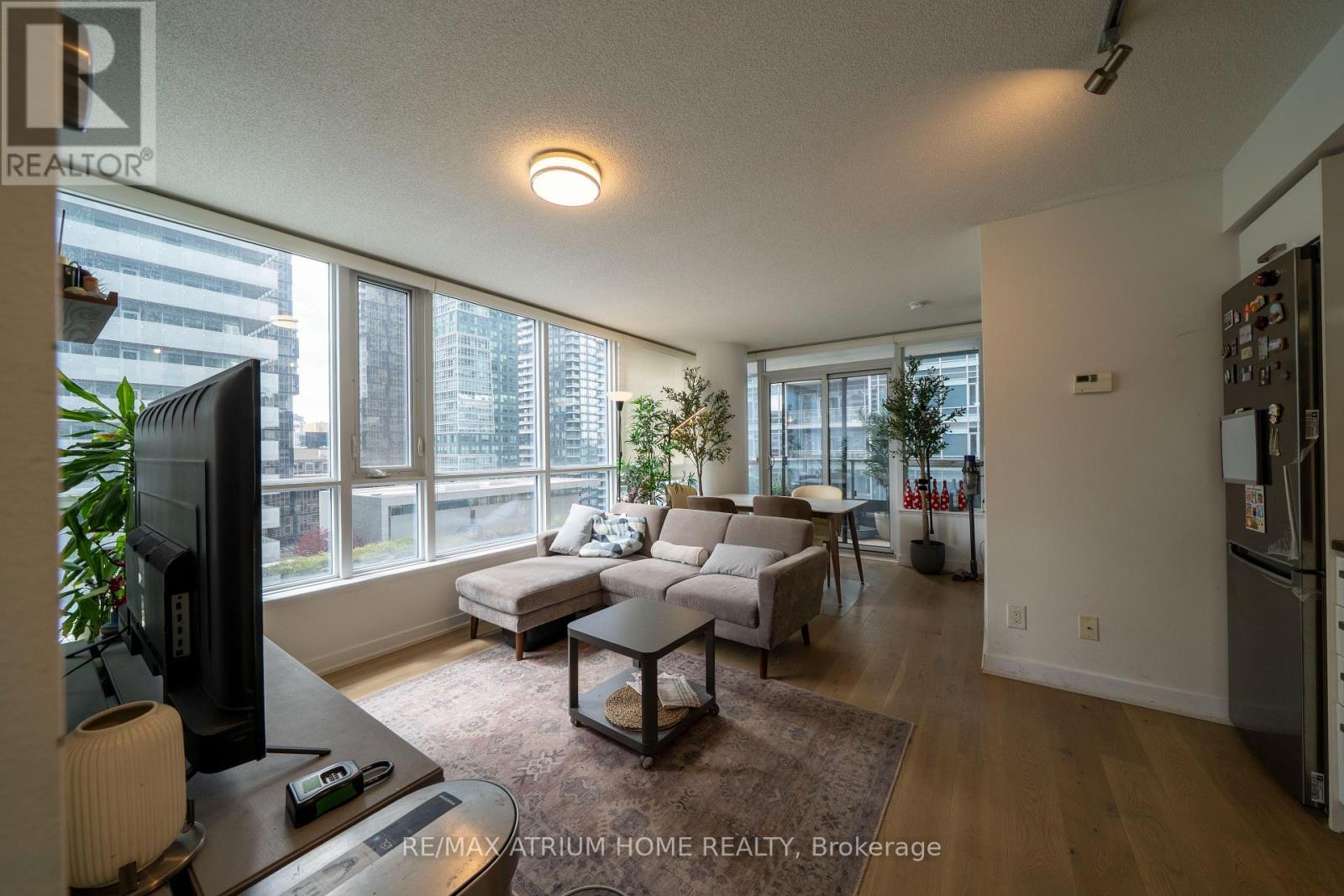 Apartment at 1709 - 295 ADELAIDE STREET W, Toronto (Waterfront Communities)