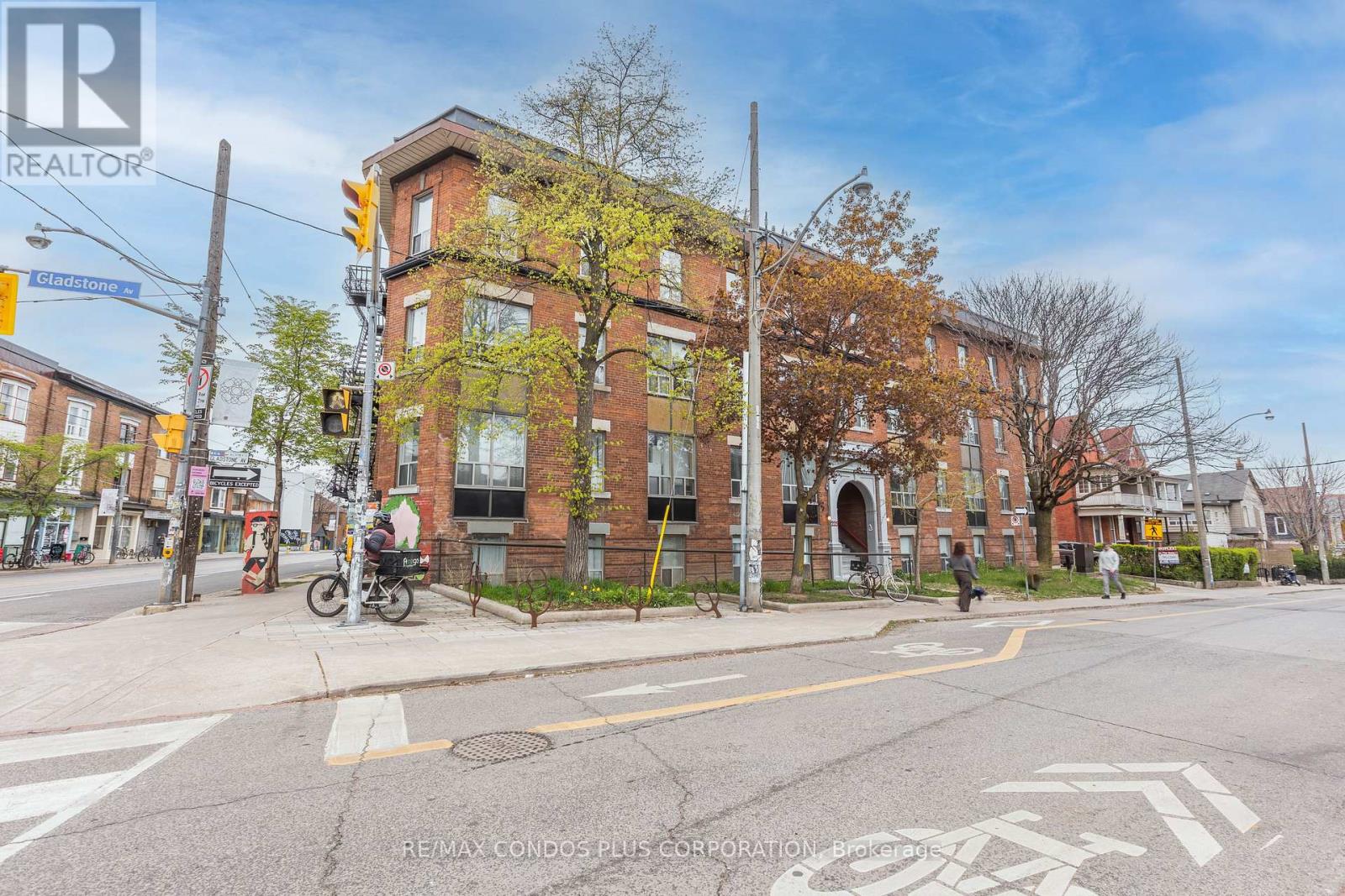 Multiplex at 204 - 225 GLADSTONE AVENUE, Toronto