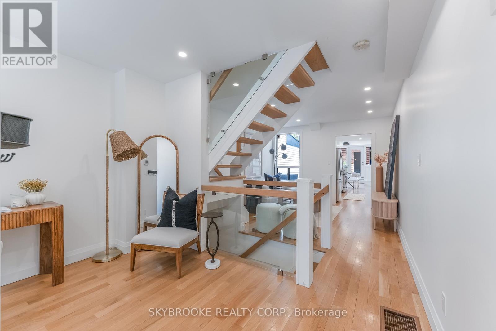 Townhouse at 14 WHITAKER AVENUE, Toronto (Niagara)